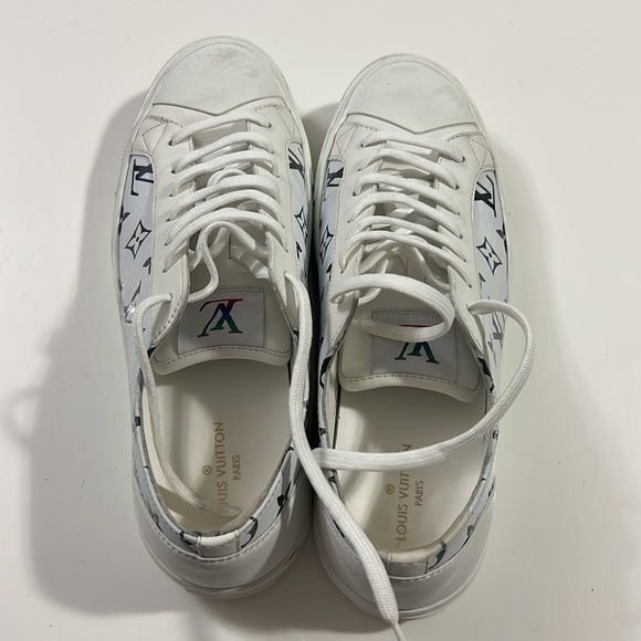 Louis Vuitton sneakers LV size 7 of regular size 9. - Picture 2 of 3